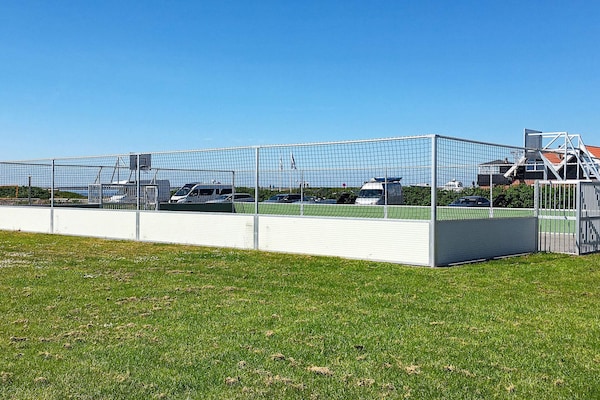 Foto van 6 persoons vakantie huis op een vakantie park in Hemmet - View