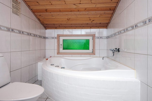 Foto van Afgelegen toevlucht bij Lyngbo Heath -- By Traum Ferienwohnungen - Spa