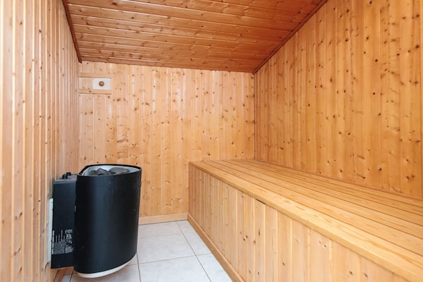 Foto van Afgelegen toevlucht bij Lyngbo Heath -- By Traum Ferienwohnungen - Sauna