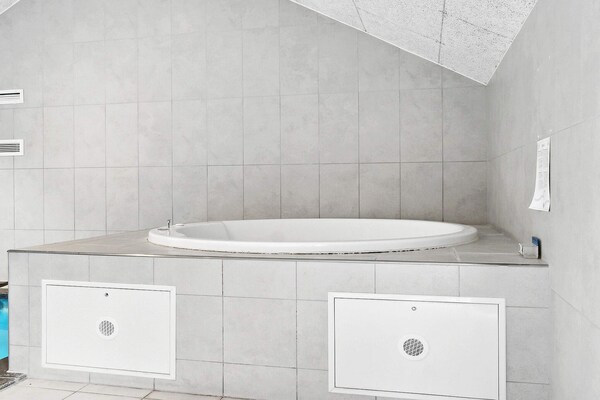 Foto van Luxe zwembad retraite -- By Traum Ferienwohnungen - Vakantiehuis in Idestrup - Indoor