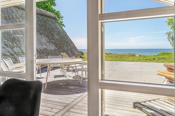 Foto van Luxe retraite aan zee -- By Traum Ferienwohnungen - Vakantiehuis in Aakirkeby - View