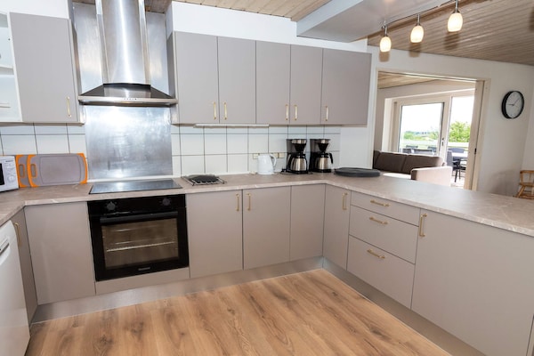 Foto van Familieplezier met Fjordzicht -- By Traum Ferienwohnungen - Indoor