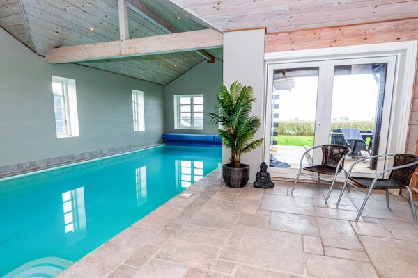 Foto van Luxe lodge met Limfjord uitzicht -- By Traum Ferienwohnungen - Pool