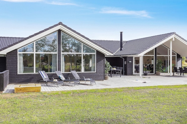 Foto van Luxe zwembadvilla in Marielyst -- By Traum Ferienwohnungen - Outdoor