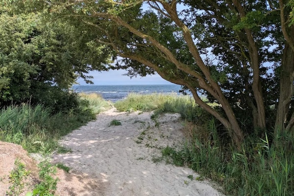 Foto van Luxe zwembadvilla in Marielyst -- By Traum Ferienwohnungen - WaterView