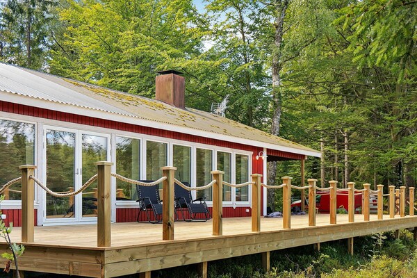 Foto van Huis aan het meer met terras - Vakantiehuis in HYLTEBRUK - Outdoor
