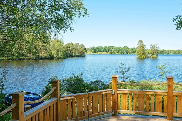 Foto van Huis aan het meer met terras - Vakantiehuis in HYLTEBRUK - Outdoor