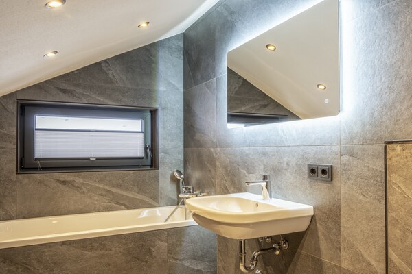 Foto van Modern vakantiehuis in het hart van Großarl - Vakantiehuis in Großarl - BathRoom