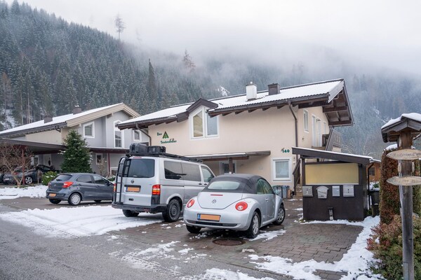 Foto van Appartement in Hollersbach met Terrace - Vakantiehuis in Hollersbach im Pinzgau - ExteriorWinter