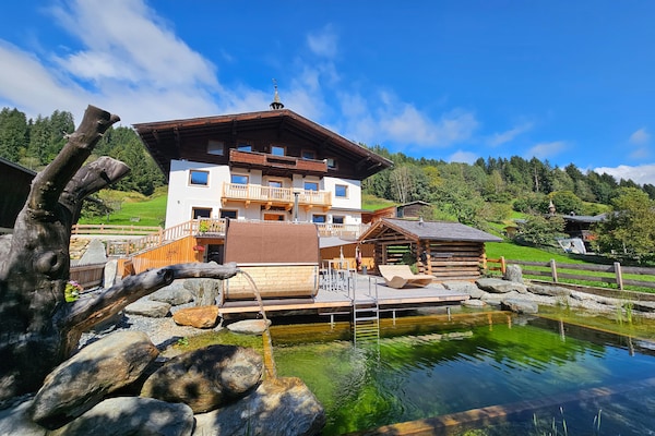 Foto van Boerderij in Bramberg met Natuurlijke Vijver - Vakantiehuis in Bramberg - ExteriorSummer