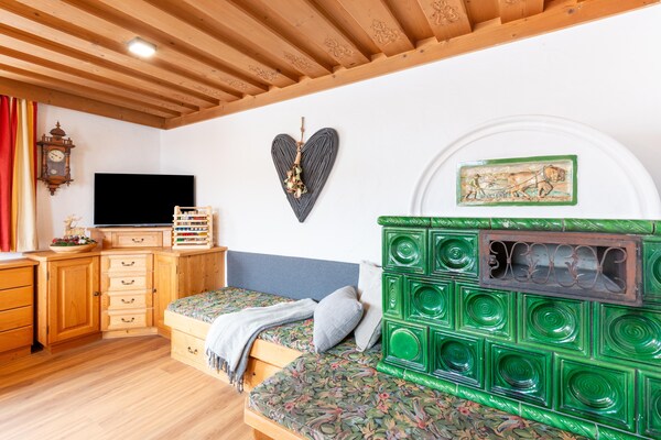 Foto van Boerderij in Bramberg met Natuurlijke Vijver - Vakantiehuis in Bramberg - LivingRoom