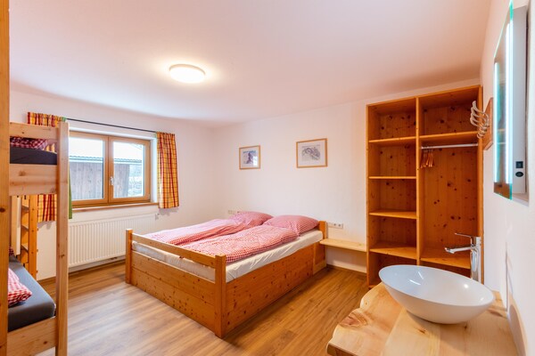Foto van Boerderij in Bramberg met Natuurlijke Vijver - Vakantiehuis in Bramberg - BedRoom