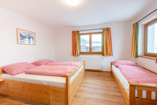 Foto van Boerderij in Bramberg met Natuurlijke Vijver - Vakantiehuis in Bramberg - BedRoom