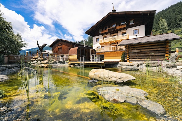 Foto van Boerderij in Bramberg met Natuurlijke Vijver - Vakantiehuis in Bramberg - ExteriorSummer