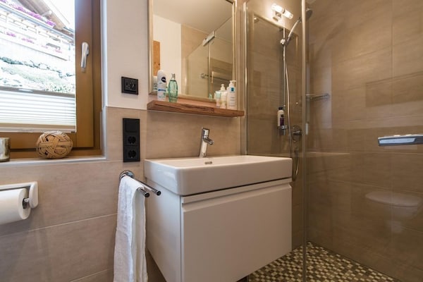 Foto van Chalet met sauna en natuurzwembad - Vakantiehuis in Neukirchen - BathRoom