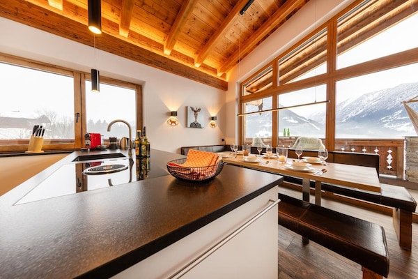 Foto van Rossberg Chalet met panoramisch uitzicht - Vakantiehuis in Neukirchen - DiningRoom