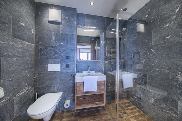 Foto van Rossberg Chalet met panoramisch uitzicht - Vakantiehuis in Neukirchen - BathRoom