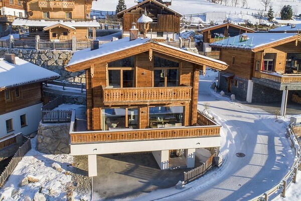 Foto van Chalet in Neukirchen bij Skilift & Sauna - Vakantiehuis in Neukirchen - ExteriorWinter