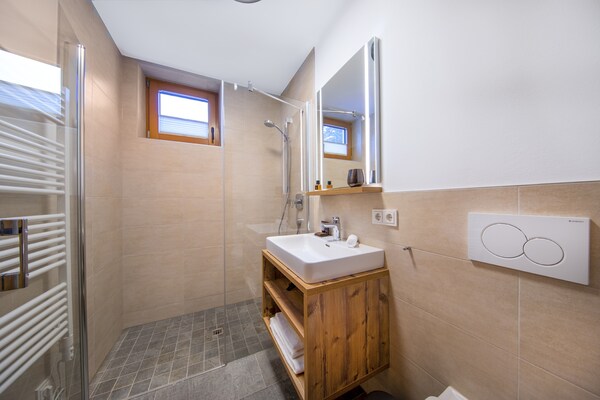 Foto van Chalet in Neukirchen bij Wildkogel Piste - Vakantiehuis in Neukirchen am Grossvenediger - BathRoom