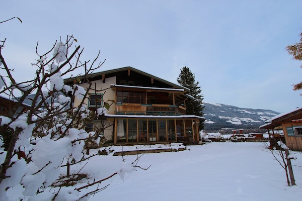 Foto van Appartement Neukirchen bij Skigebied - Vakantiehuis in Neukirchen am Großvenediger - ExteriorWinter