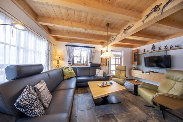 Foto van Chalet in Königsleiten bij Skilift - Vakantiehuis in Wald-Königsleiten - LivingRoom