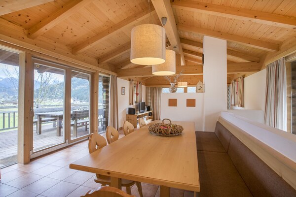 Foto van Chalet in Wald nabij het skigebied Zillertal - Vakantiehuis in Wald-Königsleiten - DiningRoom