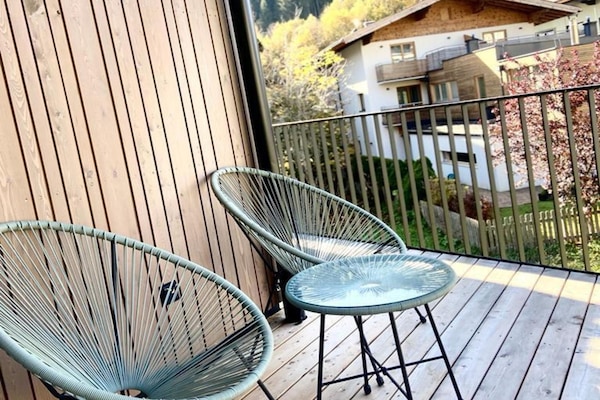Foto van Bergzeit Appartementen direct aan de skipiste - Vakantiehuis in Saalbach-Hinterglemm - TerraceBalcony