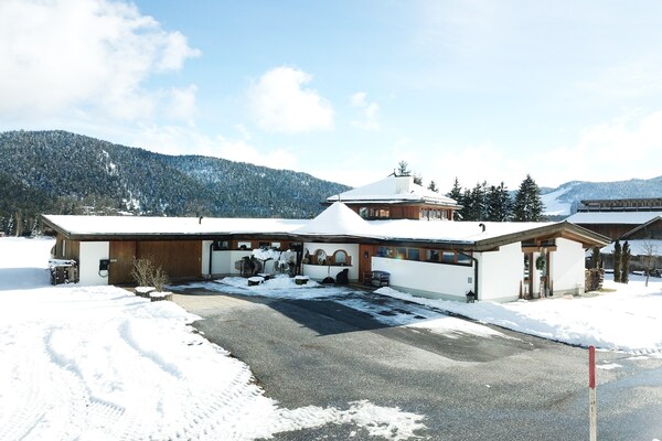 Foto van Chalet Leutasch met Ski Trail en Bergzicht - Vakantiehuis in Leutasch - ExteriorWinter