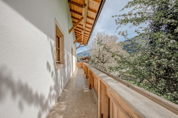Foto van Appartement in Hainzenberg bij Skilift - Vakantiehuis in Hainzenberg - TerraceBalcony