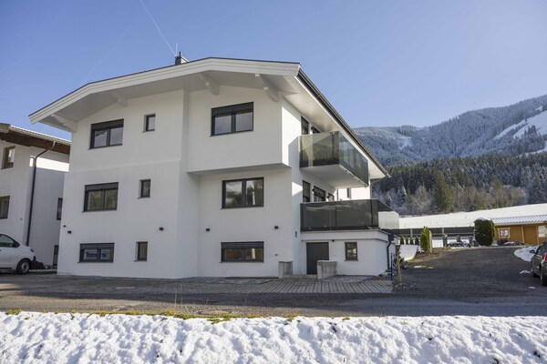 Foto van Appartement Brixen bij Skilift - Vakantiehuis in Brixen im Thale - ExteriorWinter
