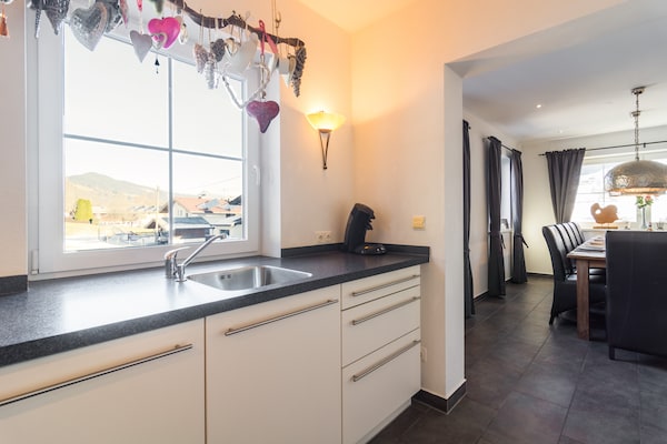 Foto van Vakantiehuis Brixen bij Skiwelt Pistes - Vakantiehuis in Brixen im Thale - LivingRoom