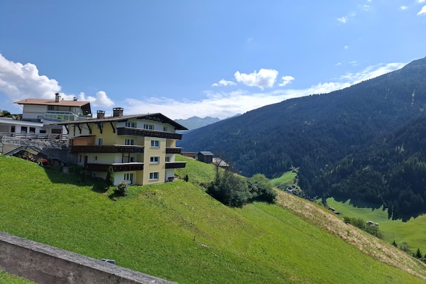 Foto van Gezellig appartement met prachtig uitzicht - Vakantiehuis in Kappl - ExteriorSummer