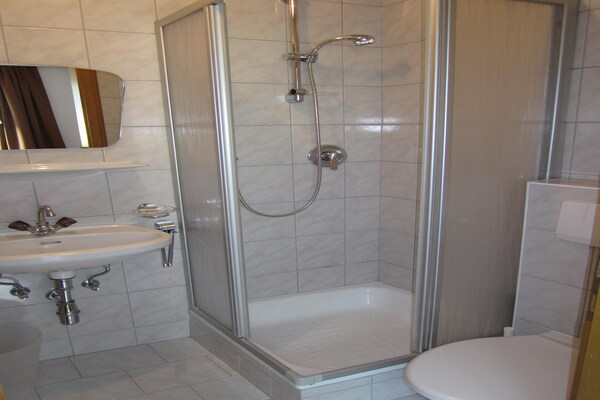 Foto van Appartement in Kappl inclusief Silvretta Card - Vakantiehuis in Kappl - BathRoom