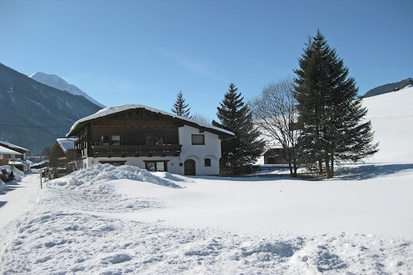 Foto van Appartement in Pettneu bij St. Anton Skihelling - Vakantiehuis in Pettneu am Arlberg - ExteriorWinter