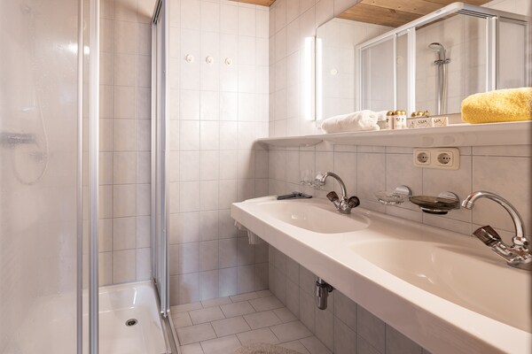 Foto van Appartement in St. Anton met sauna - Vakantiehuis in St. Anton am Arlberg - BathRoom
