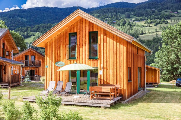 Foto van Luxe chalet in Sankt Georgen met jacuzzi - Vakantiehuis in Sankt Georgen am Kresichberg - ExteriorSummer