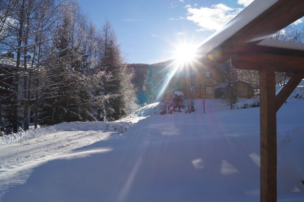 Foto van Dromerig chalet op de piste - Vakantiehuis in Sankt Georgen am Kresichberg - TerraceBalcony