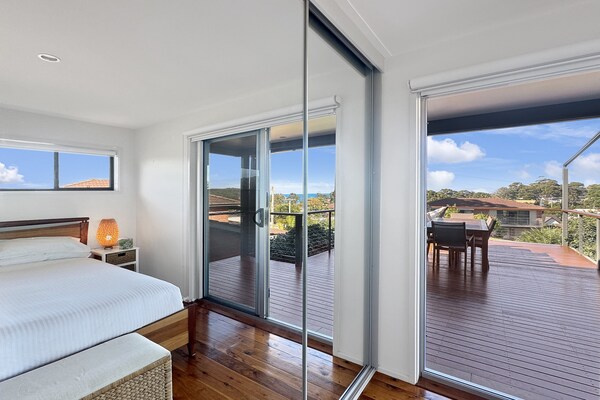 Foto van Fantastisch verblijf met 3 slaapkamers, prachtig uitzicht op de buitenlucht en het water - BedRoom