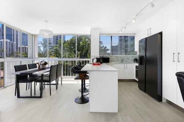 Foto van Stijlvol 2-slaapkamerappartement in Surfers Paradise met rivierzicht - Kitchen