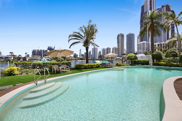 Foto van Stijlvol 2-slaapkamerappartement in Surfers Paradise met rivierzicht - PoolOfHouse