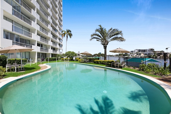 Foto van Stijlvol 2-slaapkamerappartement in Surfers Paradise met rivierzicht - PoolOfHouse