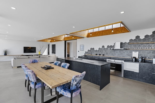 Foto van Stijlvol huis met buitenruimte en spectaculair uitzicht - DiningRoom