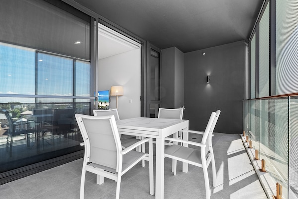 Foto van Stijlvol appartement met 2 slaapkamers, uitzicht en toegang tot het dak - DiningRoom