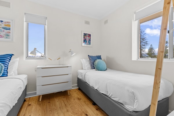 Foto van Stijlvol huis met 2 slaapkamers op een steenworp afstand van Henley Beach - BedRoom