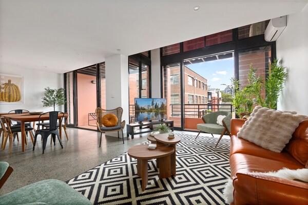 Foto van Licht appartement in Surry Hills met een fantastisch balkon en uitzicht. - LivingRoom