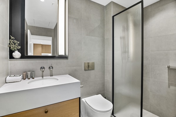 Foto van Stijlvol appartement met 2 slaapkamers en moderne voorzieningen. - BathRoom