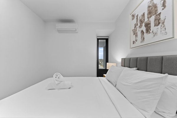 Foto van Stijlvol appartement met 2 slaapkamers en nieuwe meubels. - BedRoom