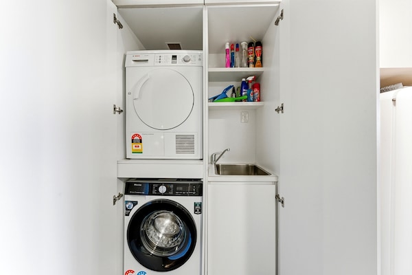 Foto van Appartement met 1 slaapkamer en uitzicht op het meer in het centrum van Canberra - Facilities
