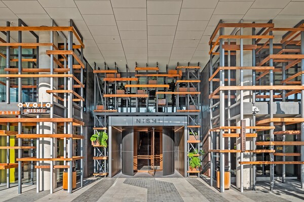 Foto van Appartement met 1 slaapkamer en uitzicht op het meer in het centrum van Canberra - ExteriorSummer