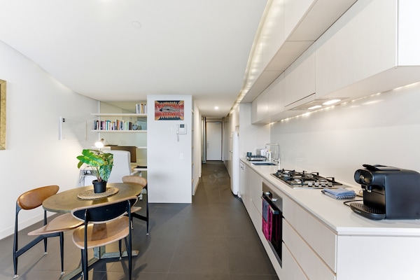 Foto van Appartement met 1 slaapkamer en uitzicht op het meer in het centrum van Canberra - Kitchen
